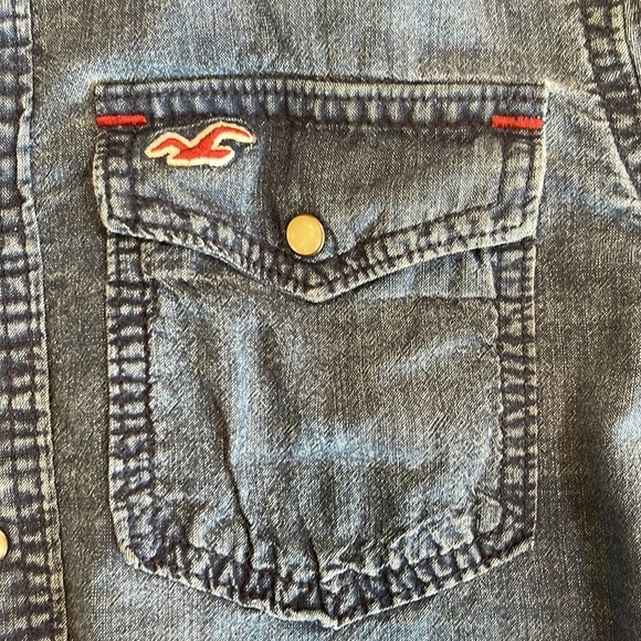 HOLLISTER Denim Jean Button Down Shirt with Pearl Snaps - Picture 2 of 13